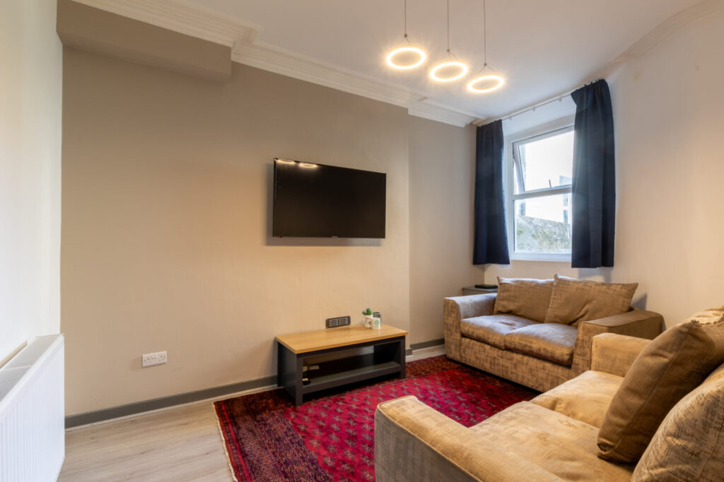 6 Hubert Place